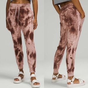 Lululemon Warm Down Joggers Marble Silky French‎ Womens Size 8 Pink Red Pants